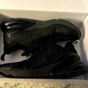 Size 10.5 Men’s Nike Air max 270